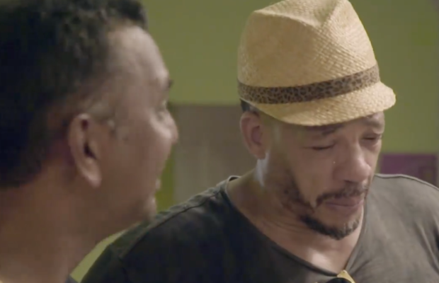 buzzreunion's tweet photo. Vidéo : Quand Joey Starr avait testé du rhum réunionnais : calmé direct !
https://t.co/2vYVEoHkze https://t.co/3IbFVZ43wE