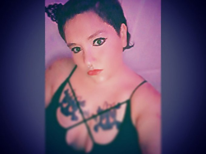 I'm online right now on Skyprivate - pay-per-minute system for Skype live shows. Call me right now in