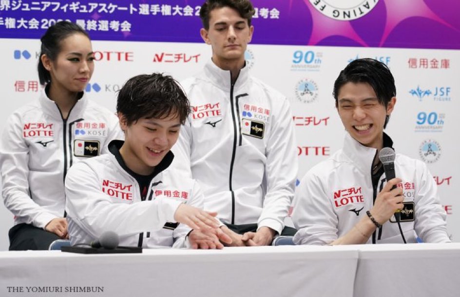 yawning_shoma's tweet photo. omg it was this moment!!! 😂 Yuzuru was saying he wanted to compete at 4CC to get a title and overcome the hurdle/wall that was Nathan and Shoma
and then Shoma gestured to himself and showed the height of the wall he is to Yuzuru lmfao https://t.co/jOUdcJKetU