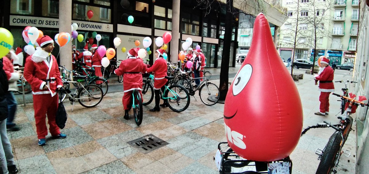 avis_sesto's tweet photo. Anche quest'anno la #biciclettata 🚲 dei Babbi Natale ha portato gioia e un pó di #spiritonatalizio 🎄in giro per #sestosangiovanni inoltre abbiamo presentato la nuova #autoemoteca 🚑GRAZIE A TUTTI I PARTECIPANTI!!! 😉 https://t.co/on8MZc990Z