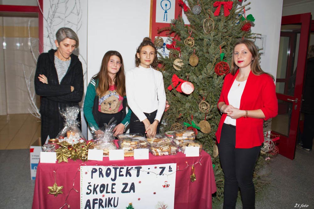 ZA SVAKU POHVALU
Kreativne radionice i druge humanitarne aktivnosti u Osnovnoj školi Veliko Trojstvo
Plišanci, medenjaci, ukrasi, a sve je završeno velikim mjuziklom, na uživanje svih učesnika i korist onima najpotrebitijima
bit.ly/2ZdNmBK