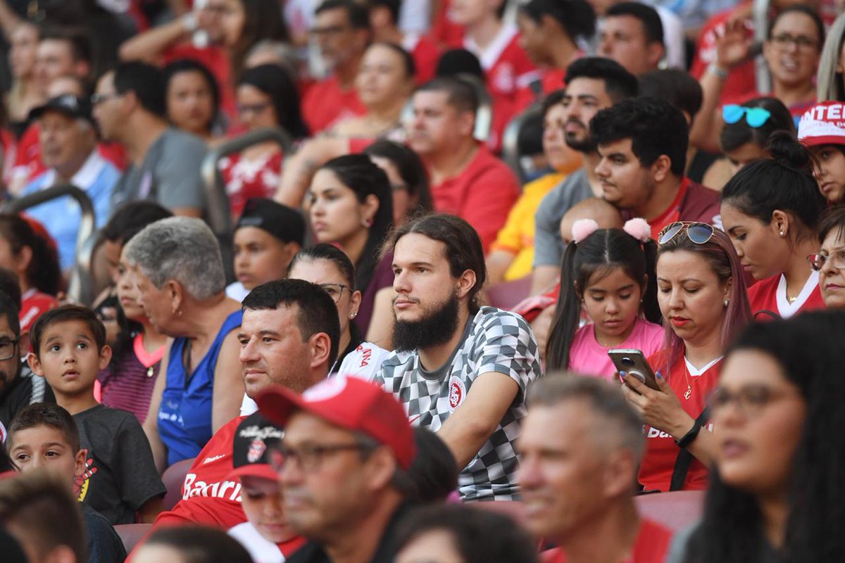lancedecraque's tweet photo. Mais de 15 mil pessoas foram ao Beira-Rio e nos ajudaram a fazer o bem. Foi uma linda festa! #LanceDeCraque https://t.co/f7VMr0eu1q