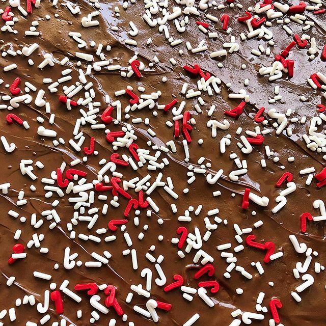 LuckyBrenna's tweet photo. Is there anything more lovely than a sheet of CRACK??? Spending the morning making my FAMOUS CRACKER CANDY!!!
...
...
...
#crackercandy #christmas #sundaybaking #foodblogger #foodblog #foodie #foodblogs #faithhopeloveandlucksurvivedespiteawhiskeredaccomp… https://t.co/XHjQ26YrSI https://t.co/EmCThycY40