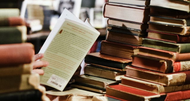 BookChat_'s tweet image. Furniture Made From Books: 30 Ideas for Your Home and Office j.mp/2SgVJuN #Crafting #bookhacks