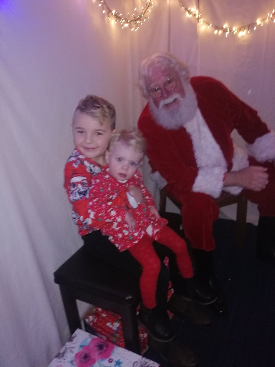 ClouH31's tweet photo. Salterforth Christmas party ❤️🎅 https://t.co/RBhjYv5Q9E
