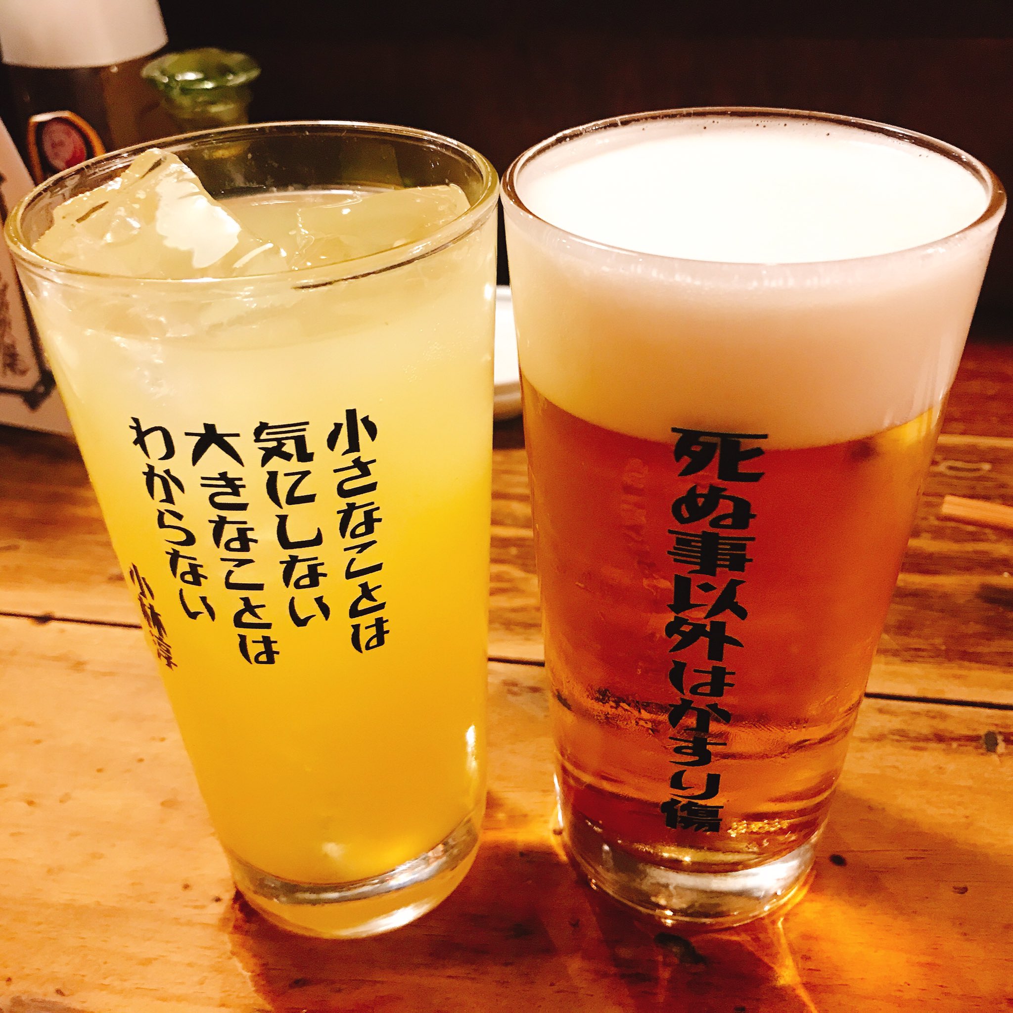 まゆ 2軒目はこちらで 本来ビールはこのグラスでだしてないらしいけど名言グラスでお願いしました 乾杯 とにかく呑もうよ倶楽部 T Co Snsxro8hq1 Twitter