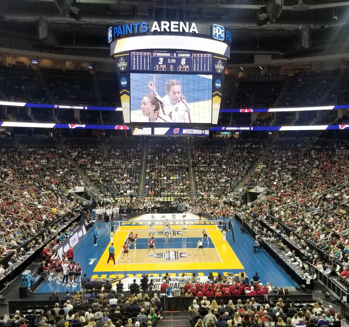 DrRamonaCox's tweet photo. The Detroit Volleyball Coaches Association represented this year at the @AVCAVolleyball Coaches Convention and @NCAAVolleyball Championships!! Fun times!! https://t.co/kOpcGAkZE5