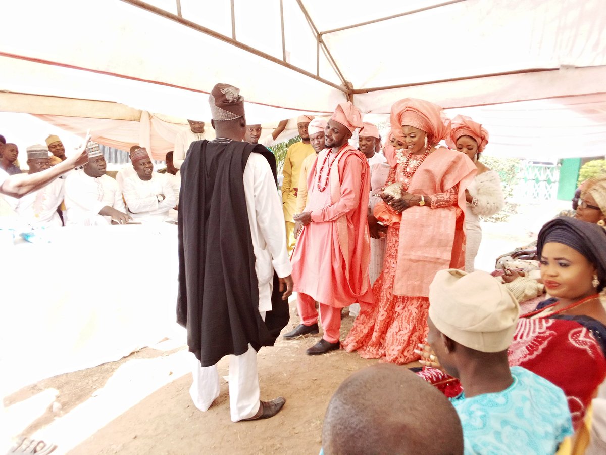 ADELEKERIDWANL1's tweet image. Happy wedding ceremony