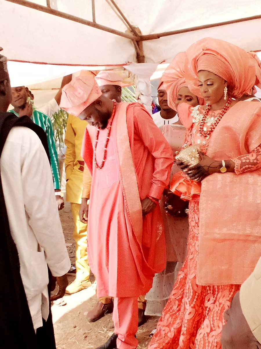 ADELEKERIDWANL1's tweet image. Happy wedding ceremony