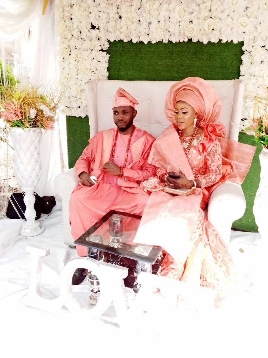 ADELEKERIDWANL1's tweet image. Happy wedding ceremony