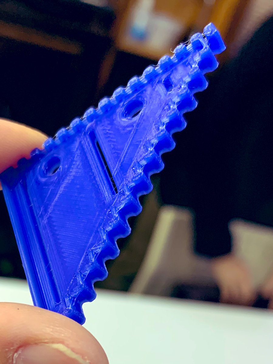 sayanet's tweet photo. 初めての自作キーボードやってます
ものづくりたのしい!半田付けたまらん〜うまくいけばあと1回でいけそう!
#ナノラボ さんがダイオード曲げ曲げできる青いツールをその場で3Dプリンターで作成してくださったのが今日のハイライト。しびれました。
#HelixPico https://t.co/CU7Vwo2g3t