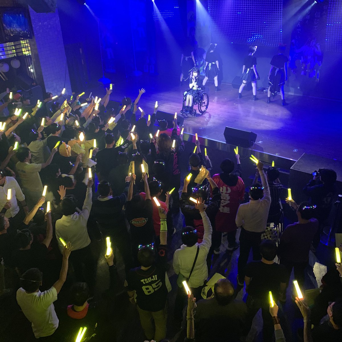 CLIFF_EDGE's tweet photo. 昨日は
#仮面女子 の
#猪狩ともか ちゃんの生誕祭に行ってきました！
#djmasterkey さんと一緒に作った
『BarriorBreaker』
を初披露ということで、とても胸が熱くなりました涙
とても良かった！
#猪狩ちゃん誕生日おめでとうー！！
#秋葉原 #アイドル
#ラップ #バリアフリー 
#レペゼンlocal https://t.co/EFd0psyGJ8