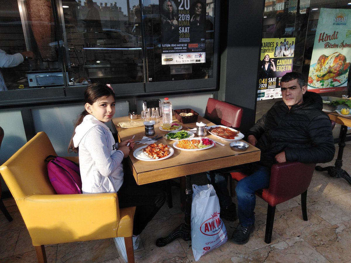 Nasıl bir yaradır ki bu, ben sardıkça kanıyor
Öyle bir kesi ki yüreğimde ki
Ne o bandı , ne de dikiş tutuyor.

Hayırlı Akşamlar olsun dualarla
yenim le genziti bizim kisi sevgi sevgisis kalp te nebek lenir