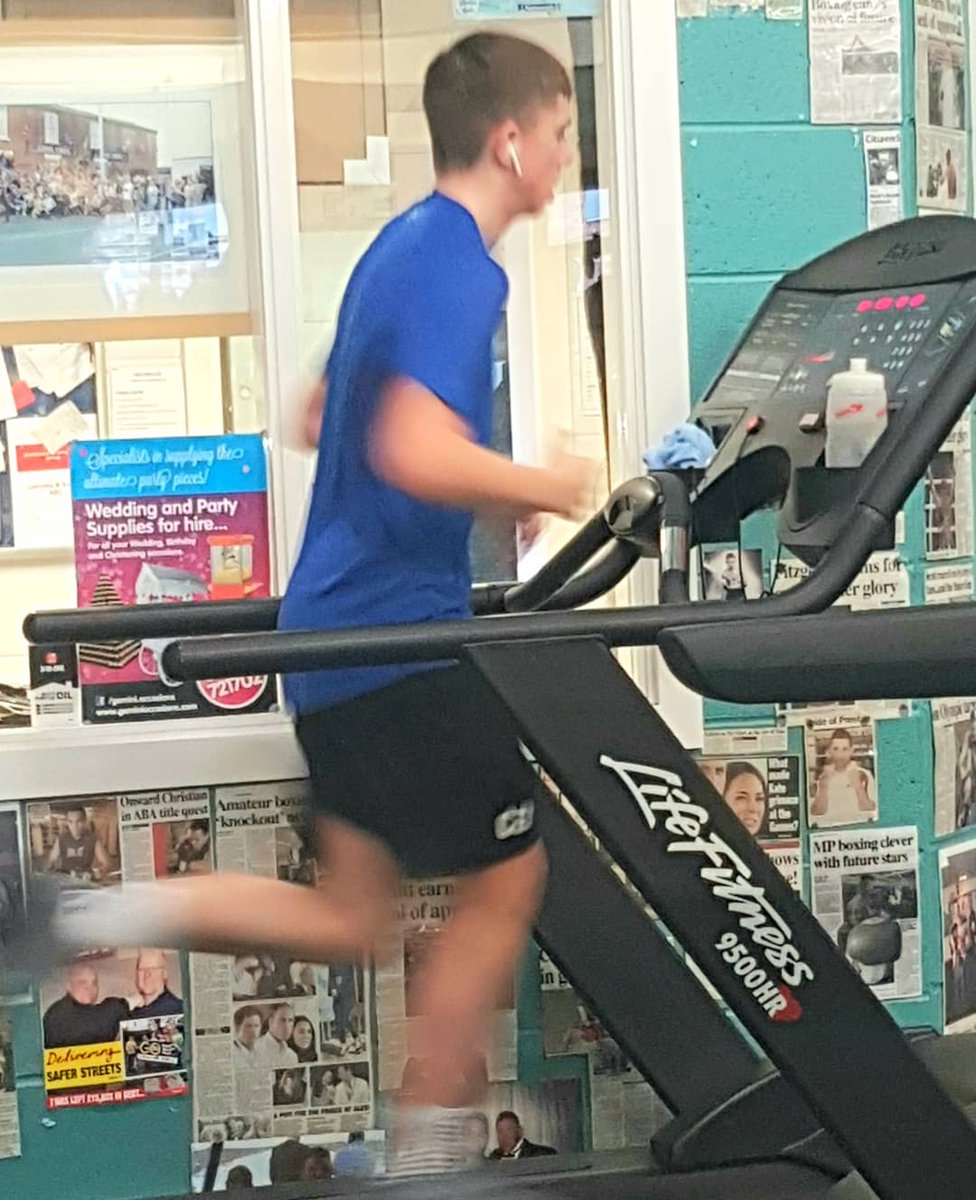 davidcbolton1's tweet photo. Christian buzzing to be back in the gym. Hard work back to full fitness and more started in ernest today. 2 weeks full on and see were we are.
May have Christmas day off, MAY. https://t.co/MmA2lTVfzA
