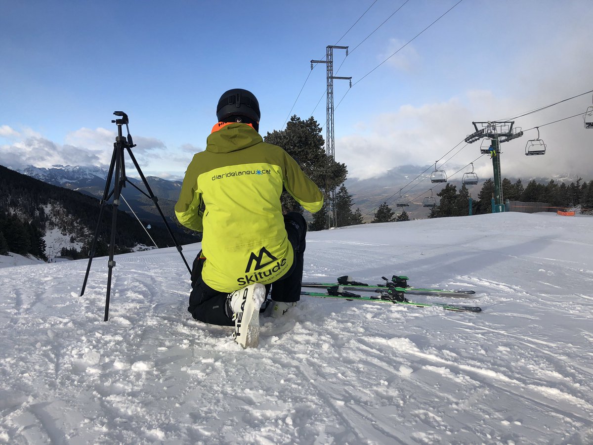 diaridelaneu's tweet photo. Un nou dia a pistes. Preparant el nostre book 2019-20 per als nostres patrocinadors @HellyHansen @Skitude desde @MasellaPirineu #ihaveskitude #hhalive #estemapistes #foto #video https://t.co/rxoOmlsnnd
