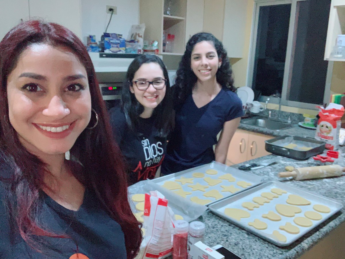 K_L092's tweet photo. #bestiestime #cookietime https://t.co/J8LVB1pAHi