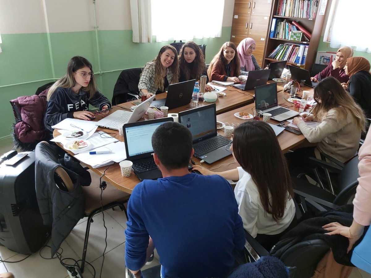 uluderemem's tweet photo. KA229 ve KA101 proje yazma eğitimi için tatillerinden vazgeçen Orgeneral Edip Başer İHO  öğretmeni Sema AKTAŞ, Andaç Aslanlı okul müdürü Kadir YÜLEK ve eğitime katılan öğretmenlerim  iyiki varsınız“ Herşey Uludere için”
#DUYBeni
@ahpehlivan53 @nznsener @uluderekm https://t.co/gC2MbW5reU