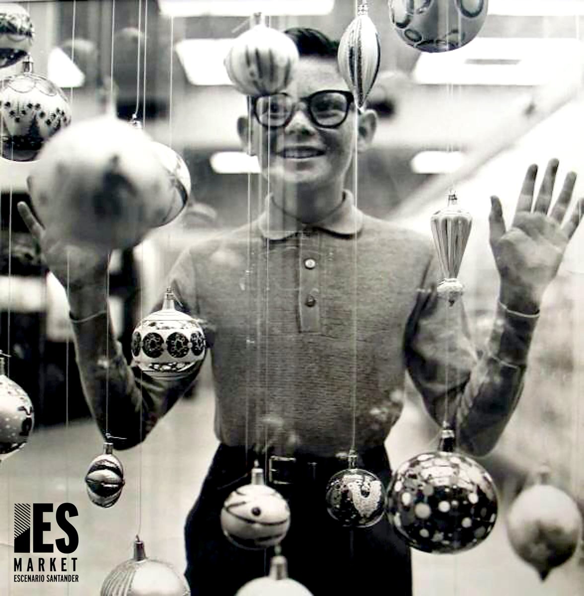 ¡Que aún no sabes que estamos de #EsMarket! Hasta las 20:00 pásate por <a href="/SantanderEscena/">EscenarioSantander</a> y compra mucho (y bien). ¡Navidad, Navidad! 🎅