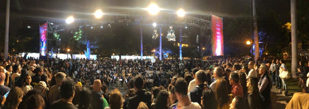 OIM_Peru's tweet photo. Así se vivió el “Concierto de Navidad: Un regalo de los migrantes para el Perú”, con mucha emoción todos unidos por la música, idioma universal que tiende puentes. gracias “Sinfonía Migrante” #TuCausaEsMiCausa #DíaInternacionalDelMigrante #PerúContigo #SalaDeParto https://t.co/Fb50qVhyqs