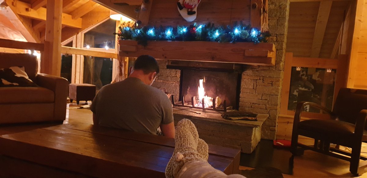 Laura Dean tweet media