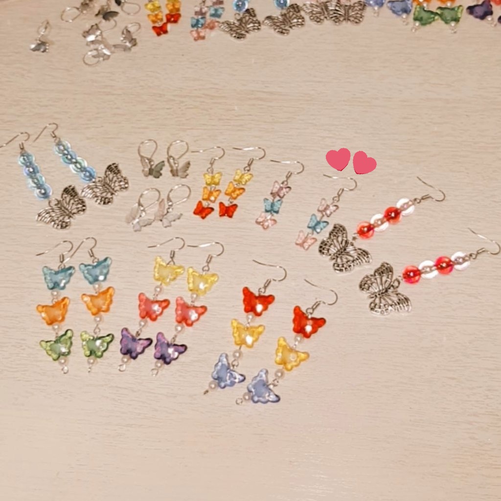 scenervbear's tweet photo. 🦋 Is it true? You? Untrue. You. 🦋

🦋 Bringing these handmade BUTTERFLY themed earrings with me to cafes!
🦋 Price range from S$1 - S$6
🦋 Limited quantities available for each designs! Reserve for an additional $0.50 https://t.co/P1o6w5mtGV