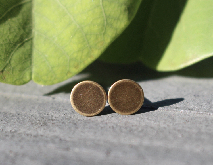 SkyHiEarringCo's tweet photo. Come check out these cute brass studs!! Shop link in bio! #earringfashion #earrings #earringstuds #earringstyle #studearrings #jewelryearrings #etsy #etsyearrings #etsyfashion #etsyfinds #etsyseller #etsyshop https://t.co/n3zRxHDIaa
