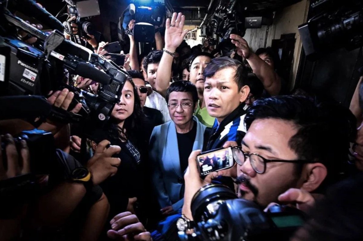 mariaressa's tweet photo. (3/4) In 2019, I posted bail 8 times. To travel, I had to post bond of P500,000/$10,000 for just 1 charge! I learned 1st-hand how government abuses its powers, weaponizing the law. @AlecsOngcal's photo gets it: Lawyer to my right, cop to left, w/@rapplerdotcom's @paterno_II https://t.co/9A59OPBMLg