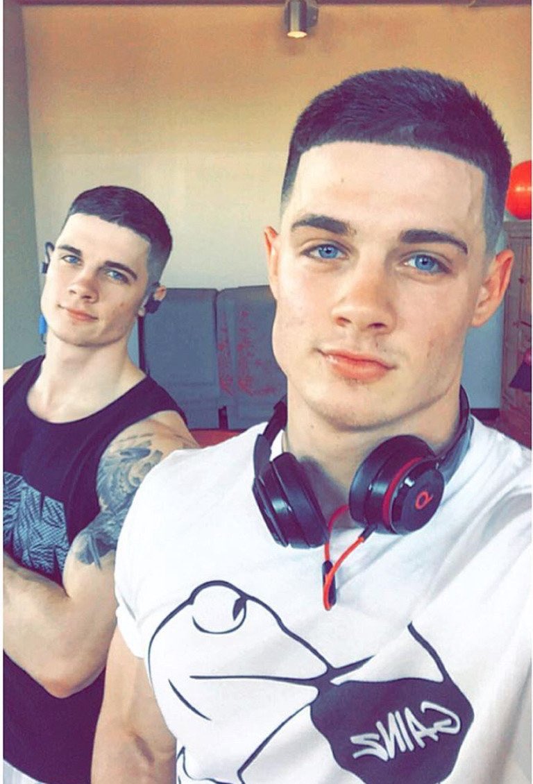 Red54320451's tweet image. #twoguy, #twins, #instatwins, #naugthty