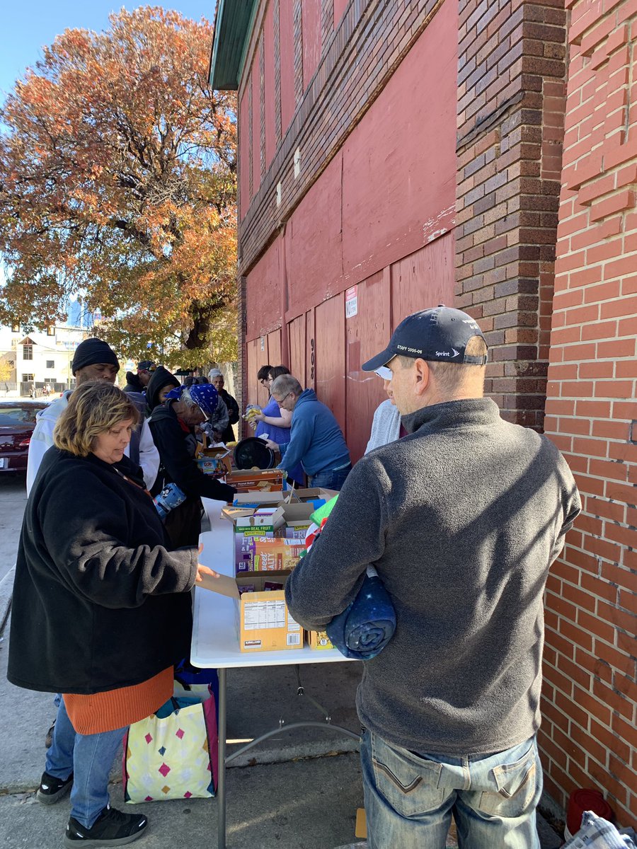 AtheistsAtWork's tweet photo. Helped out about 96 of our friends handing out pre-packaged foods, bananas, water, blankets, and hat/glove combos. Thank you to all that came out to help and those who have donated to help with the purchasing of these items. https://t.co/HoiB6SdKDC