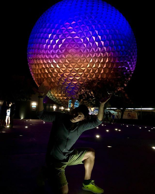 ECalvinAhn's tweet photo. .....a little help??
#epcot #epcotcenter #disneyworld #doyouevenlift #gains #atlas #familyvacation https://t.co/GlutHuDCvc
