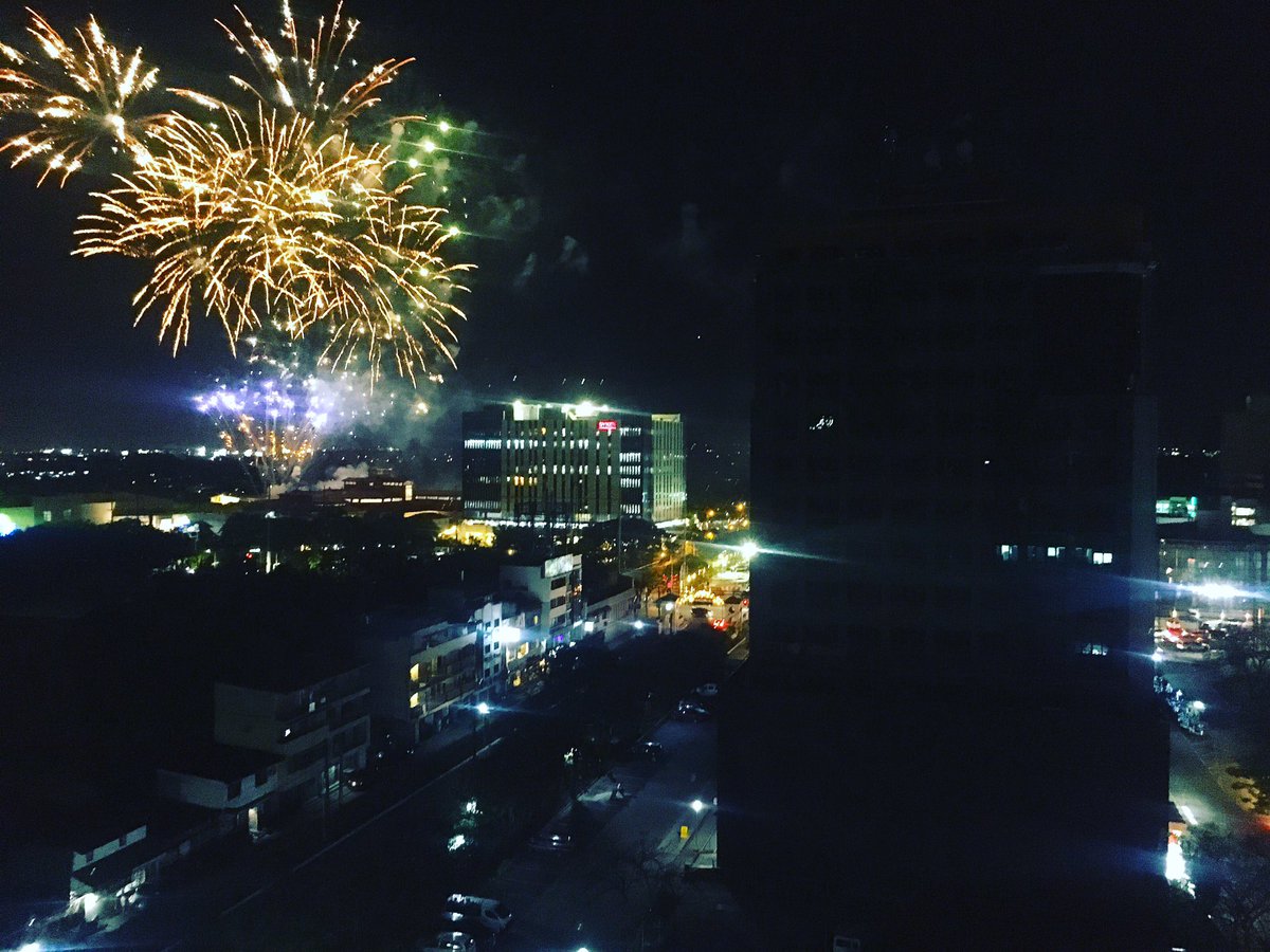 Nakatsuji623 アラバンに着くと 花火が上がってました 夜でも気温は30度を少し下回るくらい 日本とは気候がまるで違います フィリピン アラバン 花火 T Co Vk2lutvhgk Nakatsuji623 アラバンに着くと 花火が上がってました 夜でも気温は30度を少し下回るくらい 日本とは気候がまるで違います フィリピン アラバン 花火 T Co Vk2lutvhgk