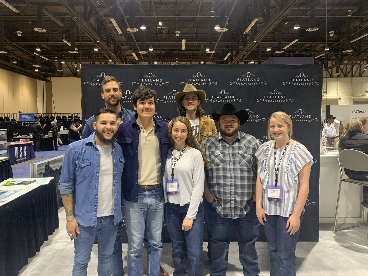 eeevvvaaa_21's tweet photo. @FlatlandCavalry @nandoman14 Best night in Reno <3 https://t.co/tr4xHdYFZB