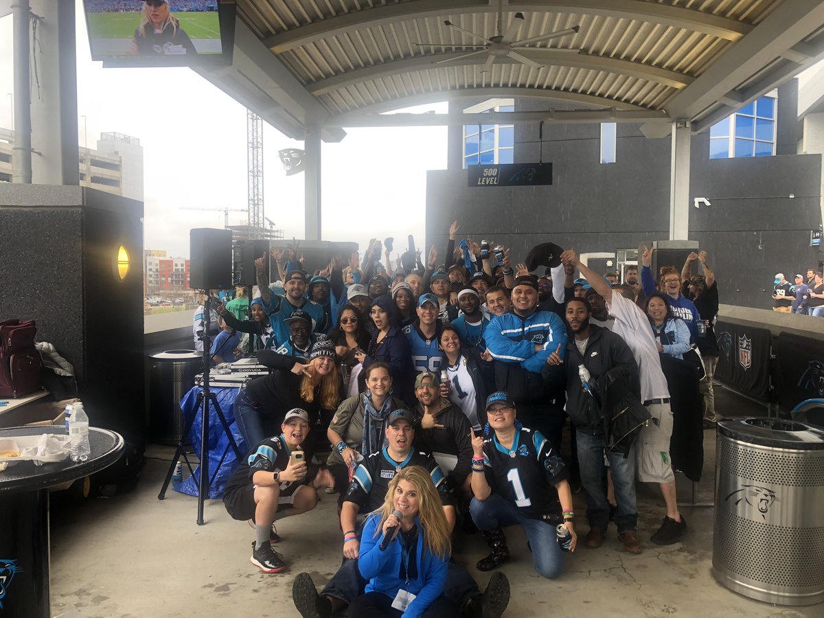 DianeSplit's tweet photo. It was nice entertaining you all at the #525 #dianeshalftimeparty at @Panthers. @DjRise8 and I had a great time getting to know everyone at @roaringriot through the years and look forward to seeing you all next season!! #panthersdj https://t.co/MRaOEQ7UQu