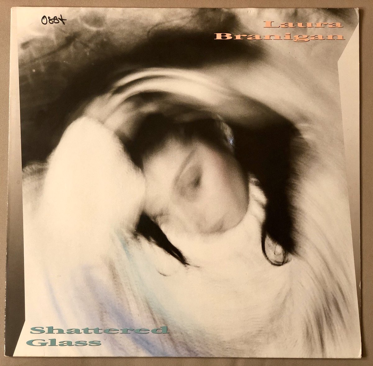 80iesAngel's tweet image. Another great find of Stock Aitken Waterman 🤩 Laura Branigan with Shattered Glass @PeteWatermanOBE @mikestockmusic @matt_aitken25 #PWLHitFactory #_MSM_HQ