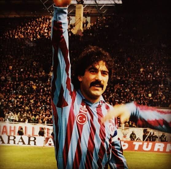Trabzonspor, gücü elinde bulunduranların oyuncağı değildir ve siyaset üstüdür.

Ünal Karaman, Trabzon'un öz evladıdır; hem yerlidir hem de millidir.

#ÜnalHocamYanındayız