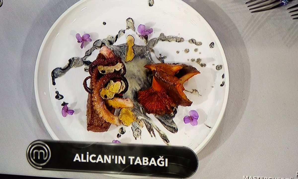 OzAkfc's tweet photo. Bu ne ya Şaka mı bu Lan Bu tabaga 7 8 ve 7 verilir eğer bu tabak ve Alican eğer #MasterChefalican olmazsa yazıktır günahtır Kesinlikle hak yenildiğini düşünüyorum ve benim için #Masterchef2019 Şampiyonu @AliSabunsoy01 Alicandır yolun hep açık olsun adam #masterchefturkiyefinal https://t.co/ECz4mbyhyi