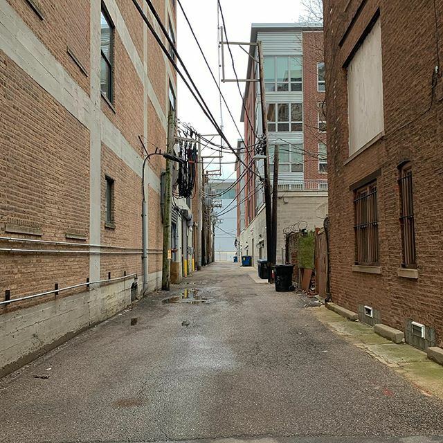jeffjura's tweet photo. Flash backs #chicagoAlleys #southLoop #cullerton #fWinter https://t.co/Tz6yWY0YGH https://t.co/AiOkGxP6LB