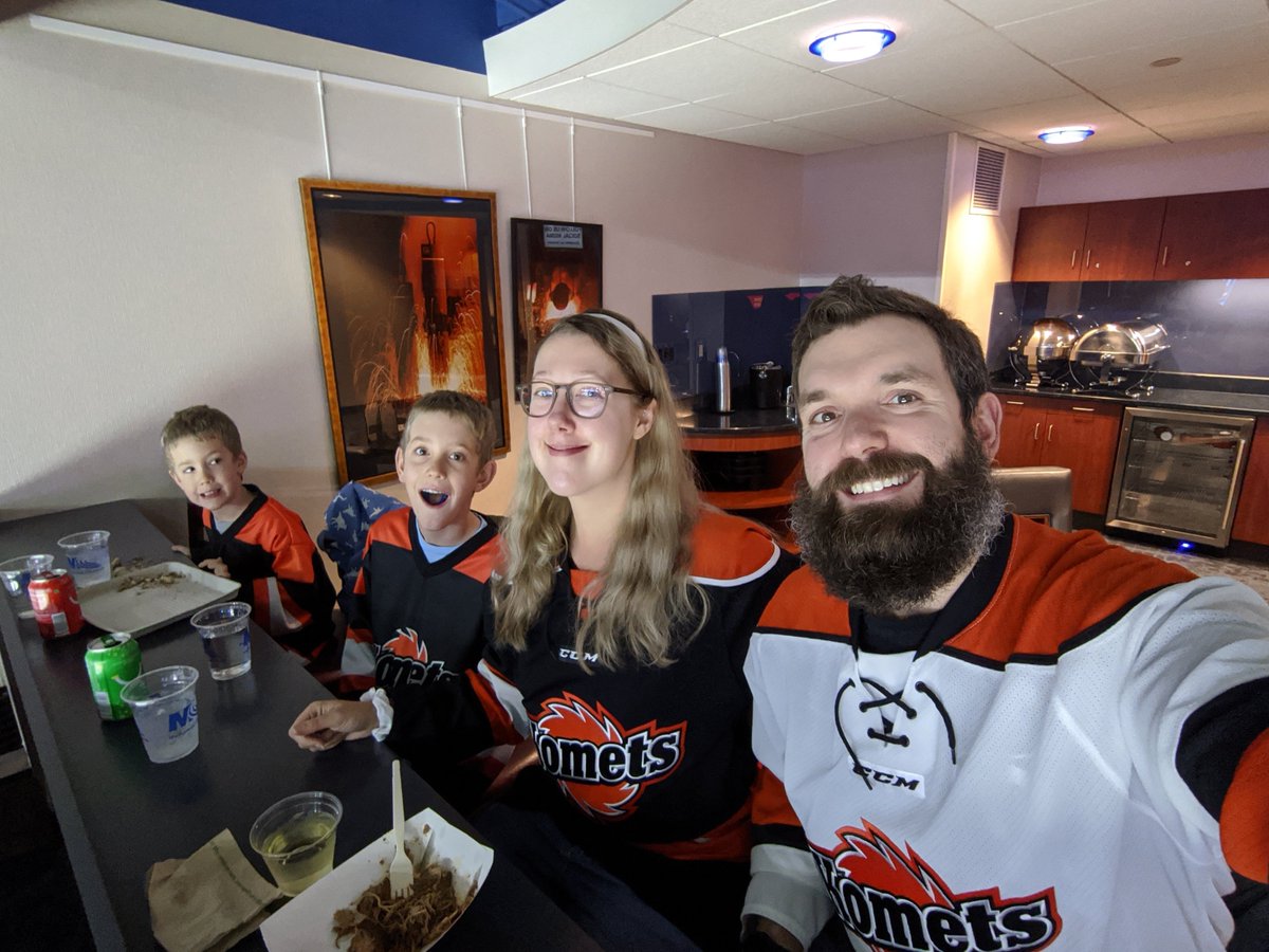 Pulptastic's tweet photo. #letsgokomets happy new year! https://t.co/0LBzGky8zc