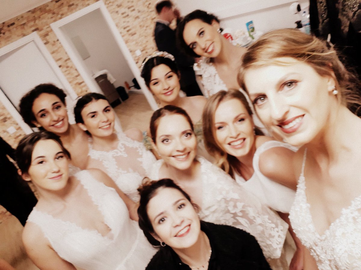 diana_therose's tweet photo. Alegria e elegância 🎉🌟👸🏼
#QueenHouse #noivas #models #modeling #bridalmodels #bridal #backstage #bridalshop #bridalstore #DianaRosa #selfie #portuguesemodels #beautifulwomen #happy #beauty #elegance https://t.co/yUwGX9bh4C