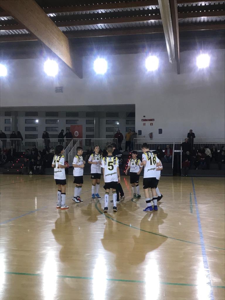 Ayer jugó nuestro #ainfantilA un torneo al que fuimos invitados por nuestros amigos @GoraBilbaoFS !!! 

Gracias a vosotros por el recibimiento. Nos encontramos también con nuestros amigos del <a href="/AficionFSCastro/">Aficion CFS Castro</a> . 

Eskerrik asko guztiei!!! Ondo amaitu urtea🎄☃️!!! #Torneo #Futsal