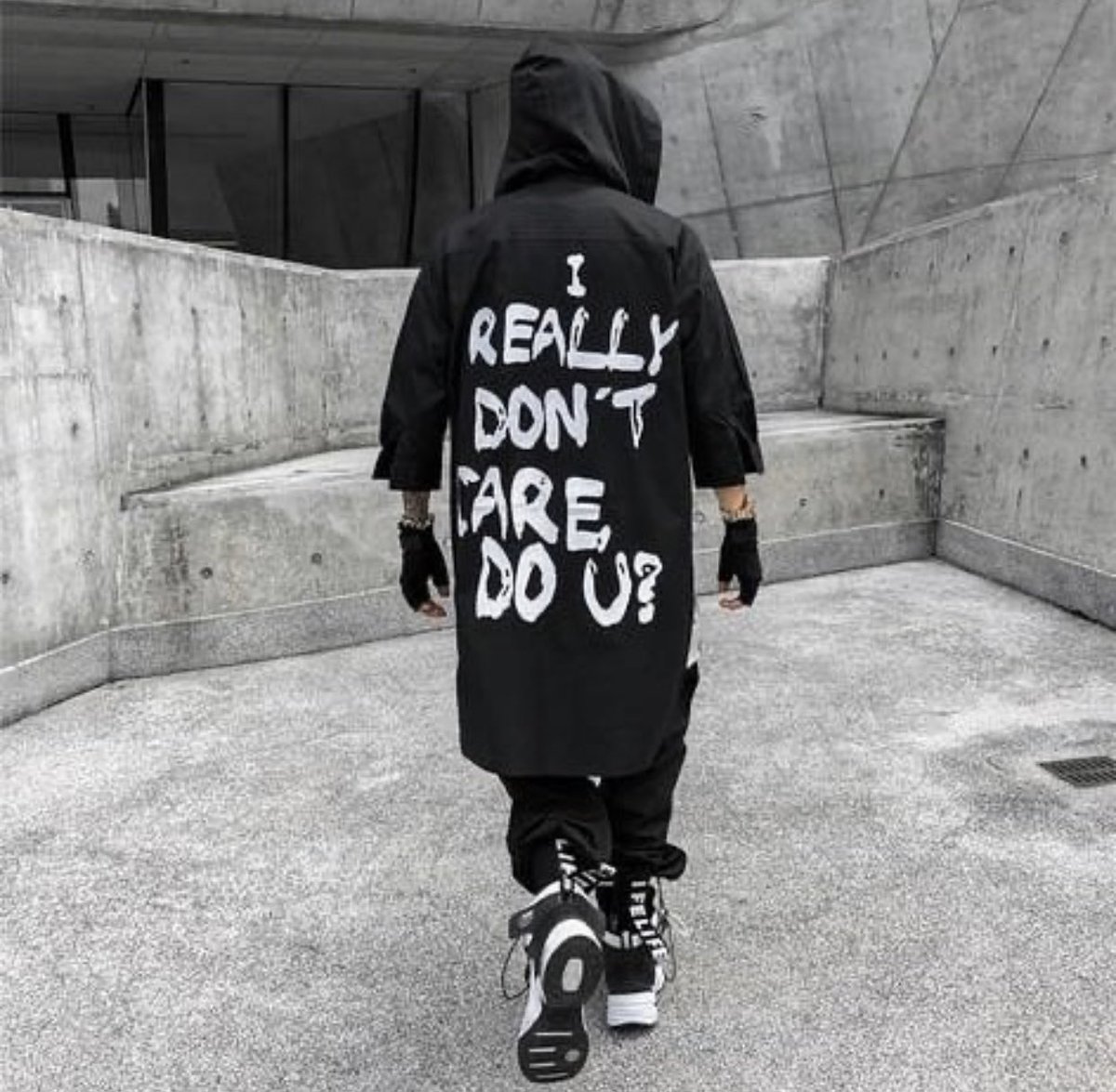 Robleis01's tweet photo. ustedes pueden ver lo fachera que es esta ropa? sale mi marca de ropa así en 2025? https://t.co/XAtL5U6sWH