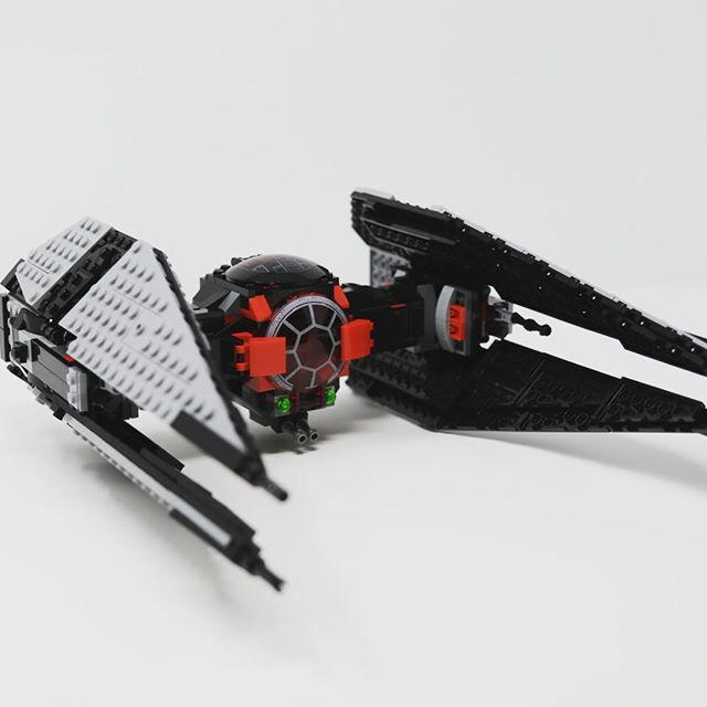 Foreign_Planets's tweet photo. Here’s our custom build of a Tie Whisperer as seen in Rise of Skywalker #starwars #starwarslego #lego #kyloren #instalego #instagood https://t.co/iJ0MYiPvys https://t.co/AClUjXSPuK