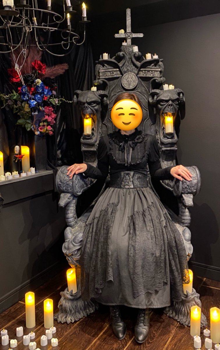 H Naoto V Twitter H Naoto Salon 魔王の椅子コレクション H Naoto Salonに鎮座する悪魔の椅子 H Naotoと黒い闇の契約をした者だけが座る事を許された通称 魔王の椅子 第一期魔王666人募集中です