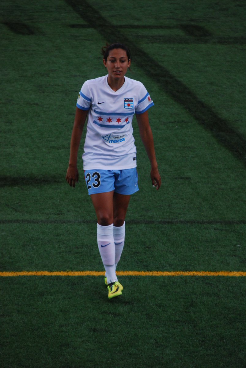 en 2014, alors que la NWSL entame sa 2è année d'existence, Chicago Red Stars signe notre protagoniste,elle jouera 12 match et marquera 6 buts pour sa première saison en NWSLet NWSL Second XI Team.