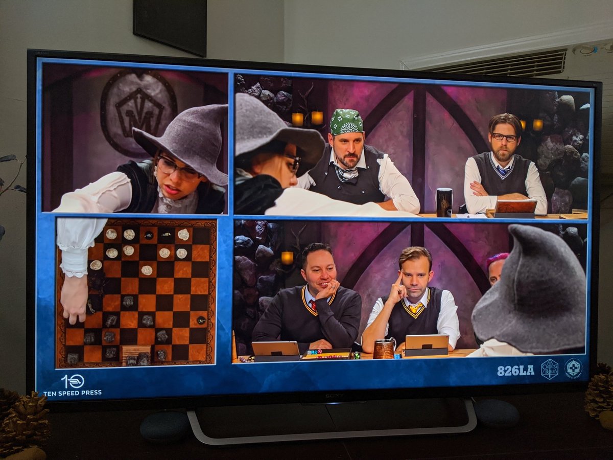 sidebstyling's tweet photo. @LauraBaileyVO the true wizard in this one-shot; casually reaching through screens 😂 #CriticalRole #screenshot https://t.co/5QCXv965JC