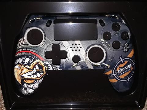 JakeZaffke's tweet photo. @iEliteShot The new Battle Hardened @iEliteShot Faceplate came in and had to put the OG Alpha and Inferno @KontrolFreek setup on along with the new MW @KontrolFreek sticks. Looks sick. Much love Shawn! #EliteEmpire @ScufGaming #ScufVantage #Scuf #Kontrolfreek #CallofDuty #MW https://t.co/csr5NTKJzX