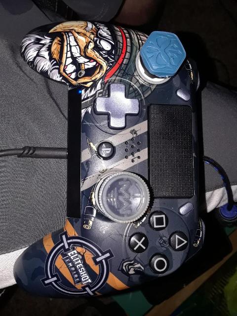 JakeZaffke's tweet photo. @iEliteShot The new Battle Hardened @iEliteShot Faceplate came in and had to put the OG Alpha and Inferno @KontrolFreek setup on along with the new MW @KontrolFreek sticks. Looks sick. Much love Shawn! #EliteEmpire @ScufGaming #ScufVantage #Scuf #Kontrolfreek #CallofDuty #MW https://t.co/csr5NTKJzX