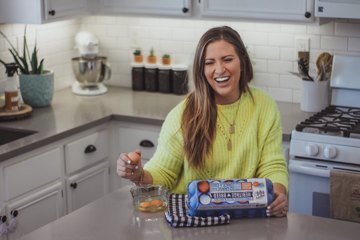 LaurMueller's tweet photo. #ad My kids ask for eggs 🍳 at breakfast, lunch, &amp;dinner
I found these @happyeggcousa cage free organic eggs at Sprouts, I love that they source their eggs from farms where chickens are taken care of and are truly happy and roaming cage free
#tastehappinessathome https://t.co/3xe1wplEI5