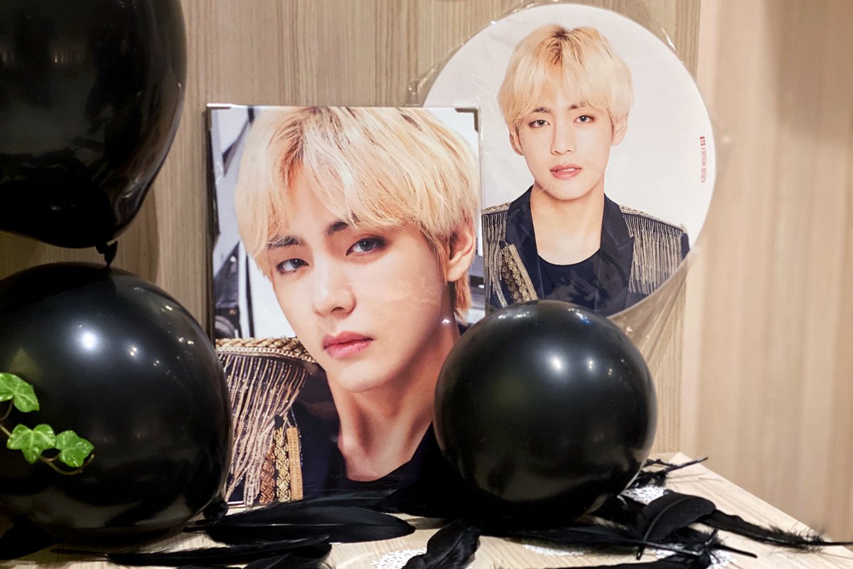 deniseeatsfood's tweet photo. Went to the BTS Taehyung birthday cafe event at Bloom Cafe this morning, and it was beautiful! Thank you to @kthinheaven, @taesvly, and @loveaffection_V for making this event possible! HAPPY TAE DAY! ๐๐ฅฐ #TaeInThe6ix https://t.co/P1WS3DmVCg