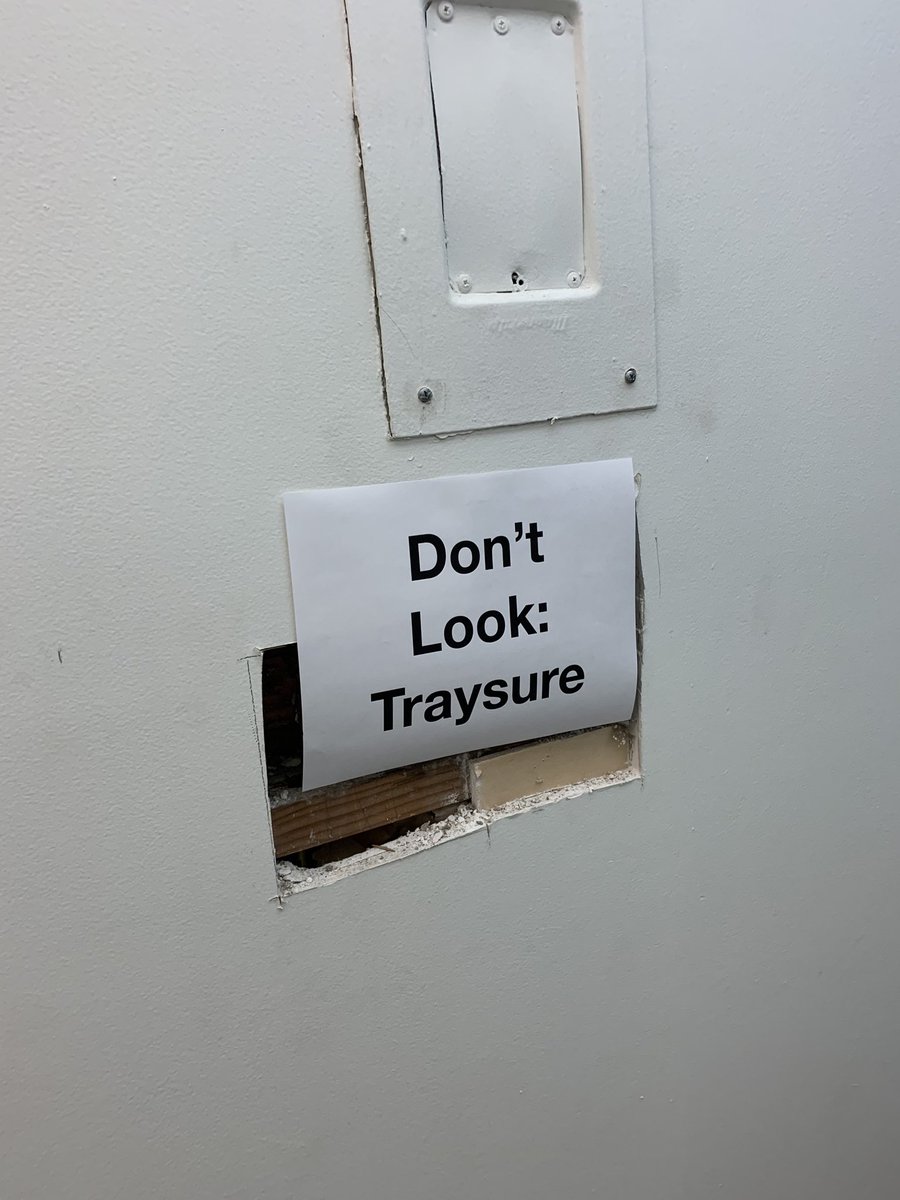 FanCultOfficial's tweet photo. Meanwhile, at the Exactly Right offices.... https://t.co/1ajJ2NacoN